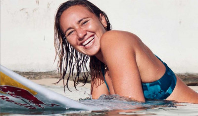 Yuk Kenalan Sama Surfer Seksi Nomor Satu di Dunia thumbnail